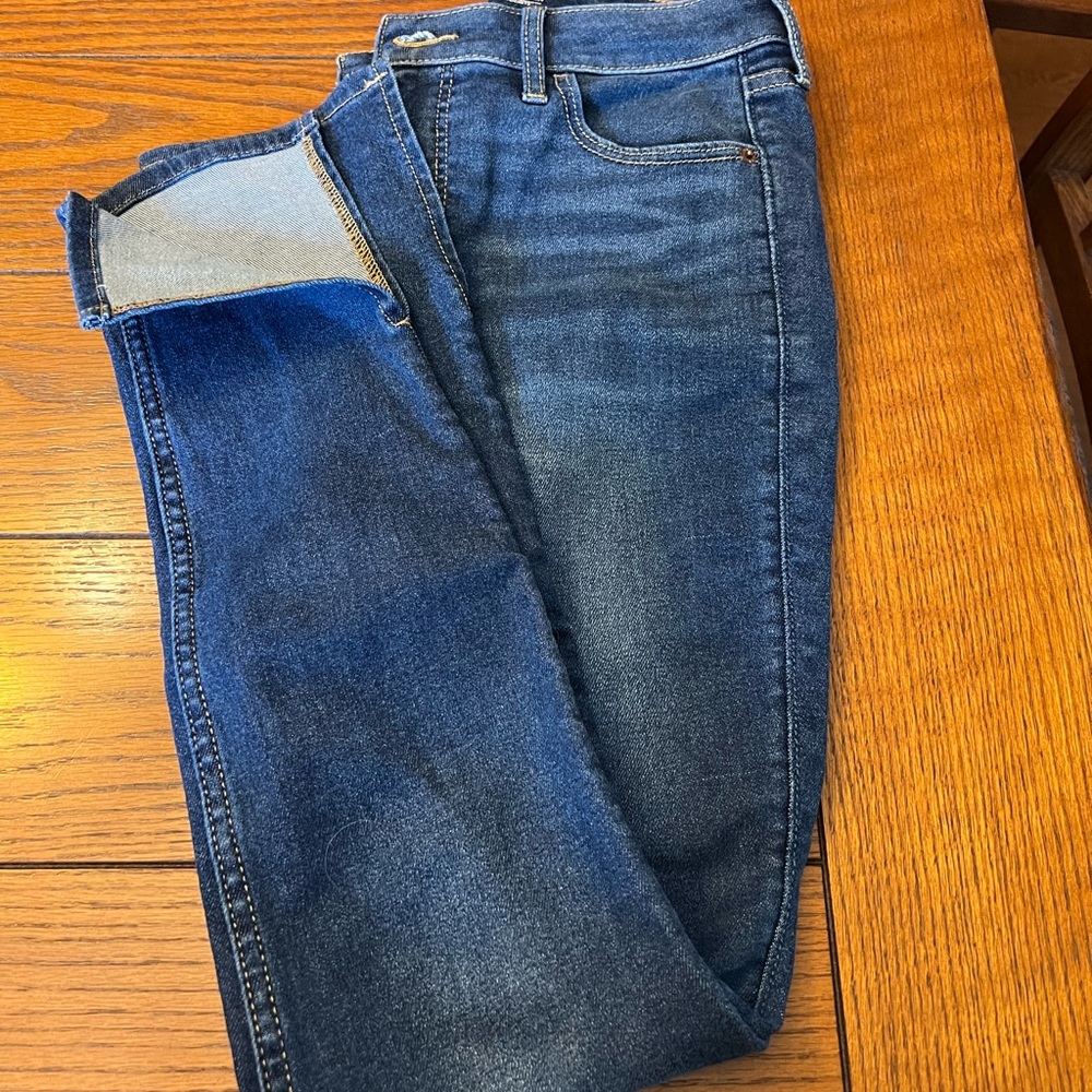 EUC Old Navy Rockstar Super Skinny split hem jeans, size 4